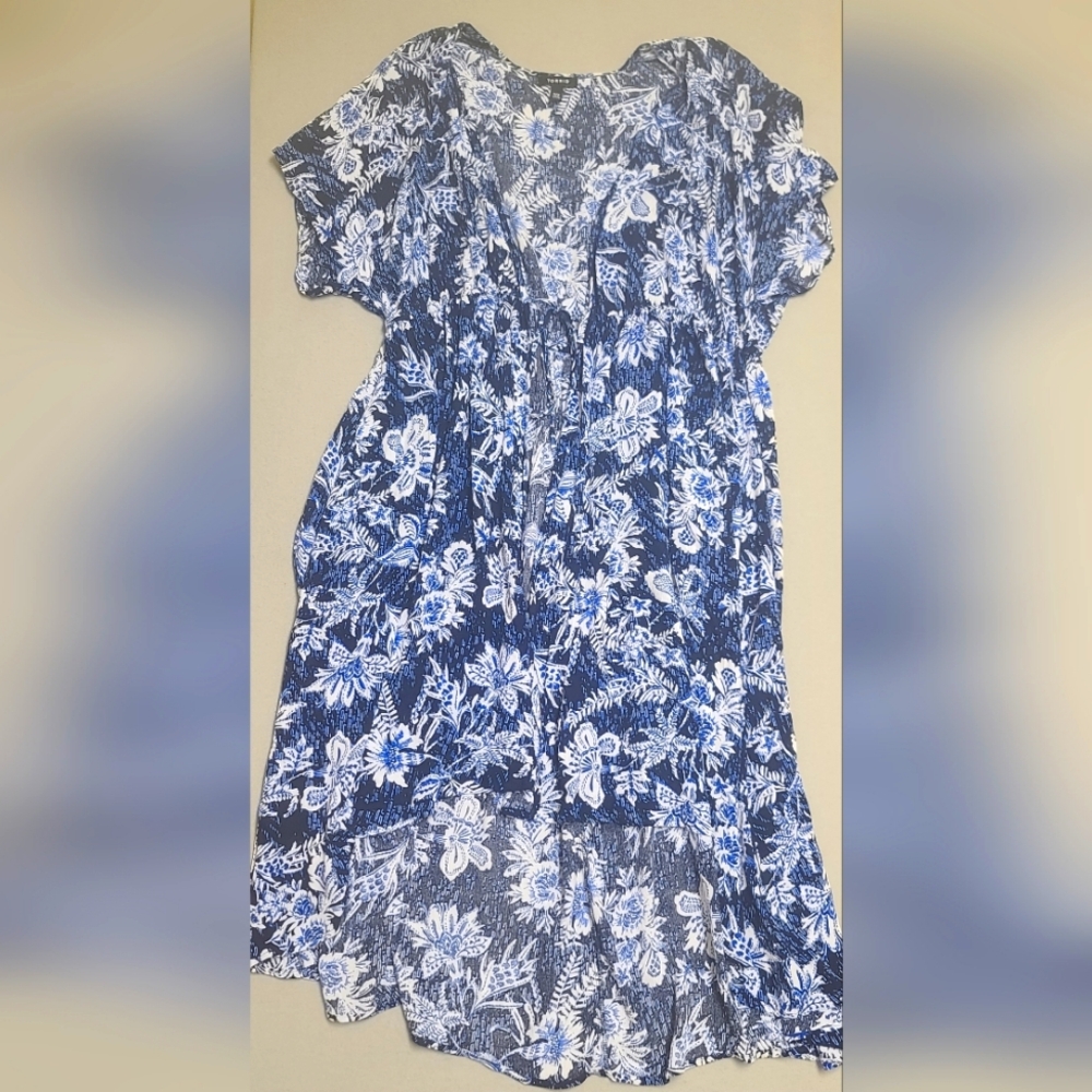 Torrid Women's Kimono Size 1/2 Blue Floral Dolman sleeve Lightweight